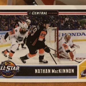 2018 PANINI #528- Nathan MacKinnon