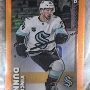 2022-23 TOPPS CHROME /25 ORANGE Online Exclusive #425 - Vince Dunn